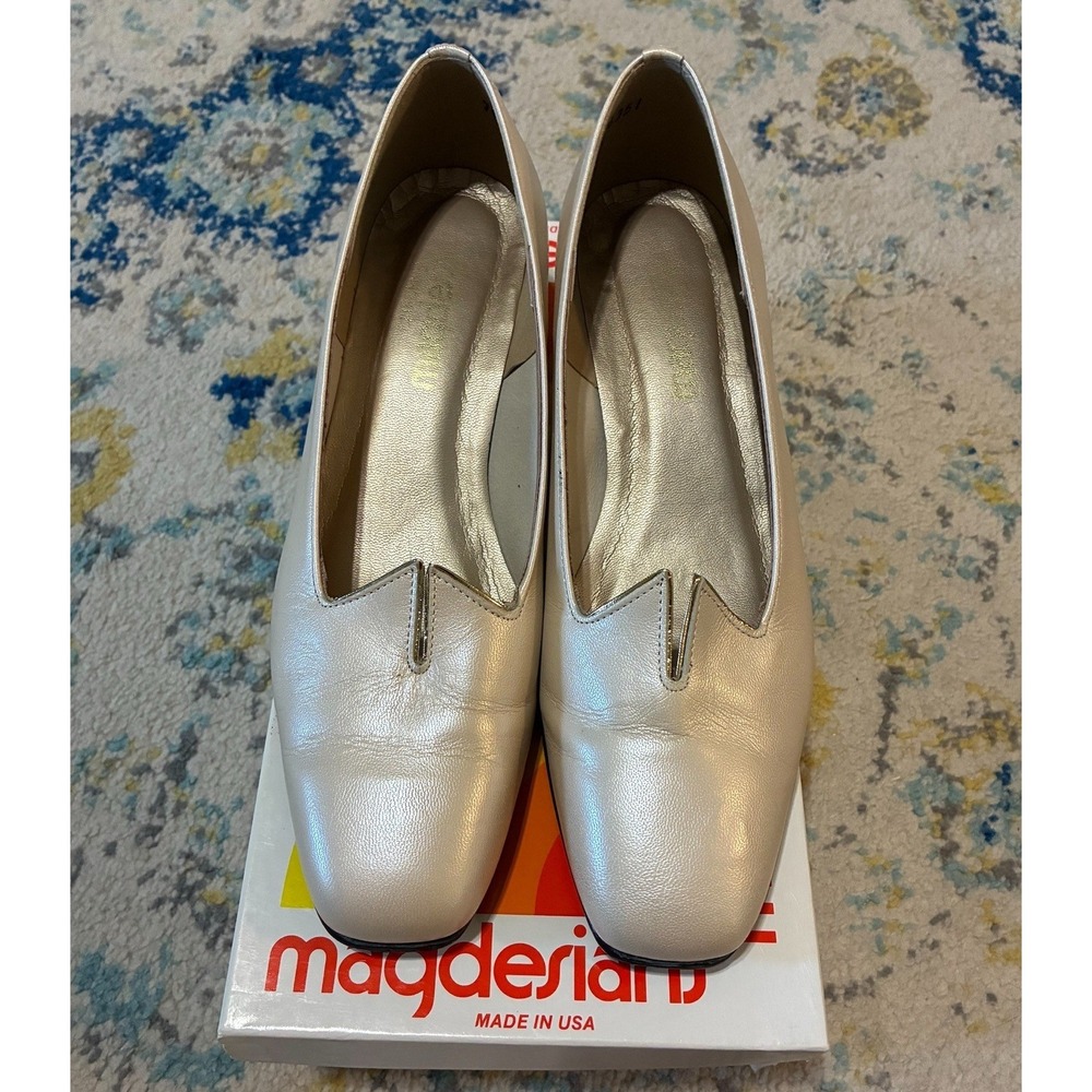 Vintage Magdesians Tara-R Bone Lustre Block Heel Gold Pumps Size 8M Made in USA